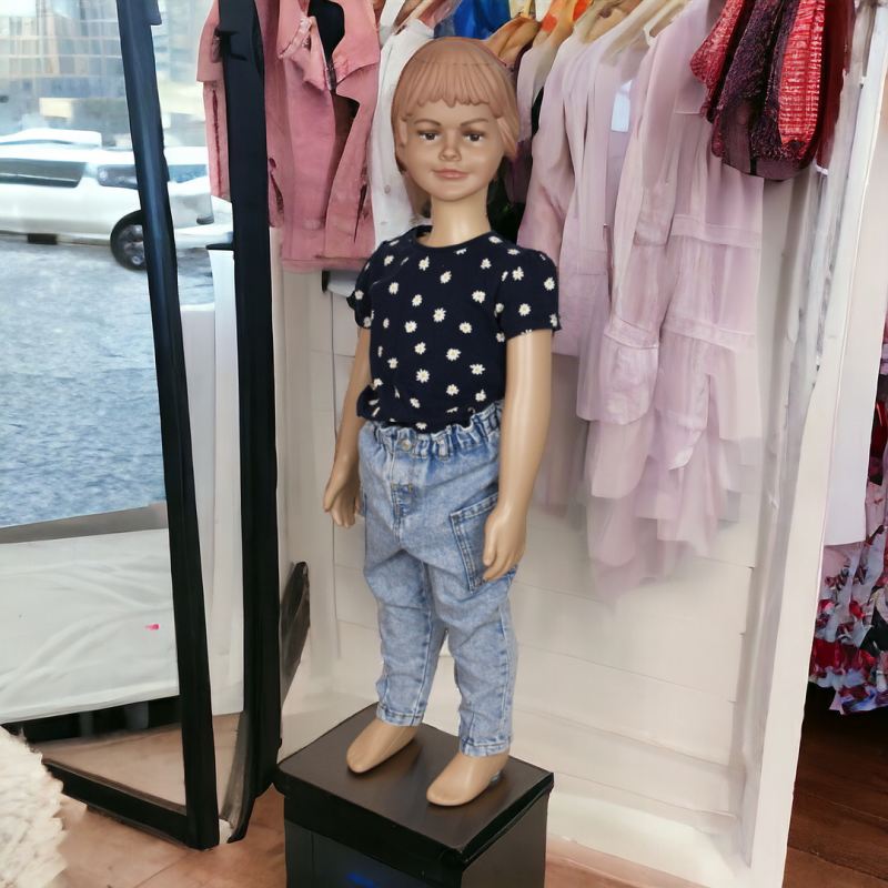 manekin dziecięcy dziewczynka 90 cm sklepowy wystawowy z rękami - obrazek 11